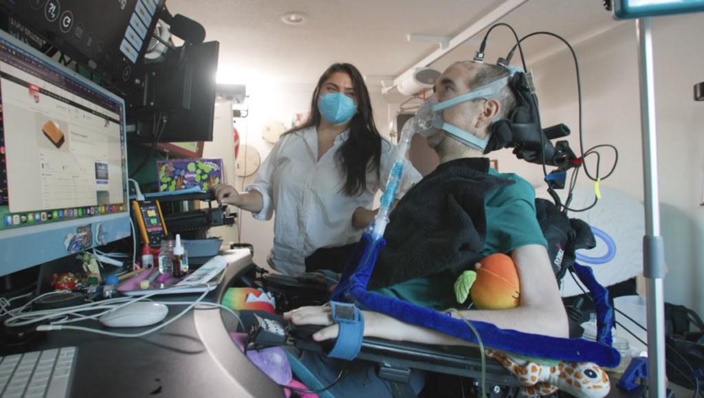 Un implant cérébral permet à un patient atteint de la maladie de Charcot de retrouver la parole.