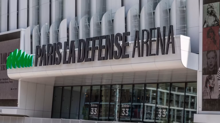 Paris La Défense Arena change de nom et devient le stade de l’équipe de rugby locale.