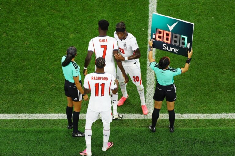 Saka et Madueke en compétition pour le flanc droit de l’équipe d’Angleterre
