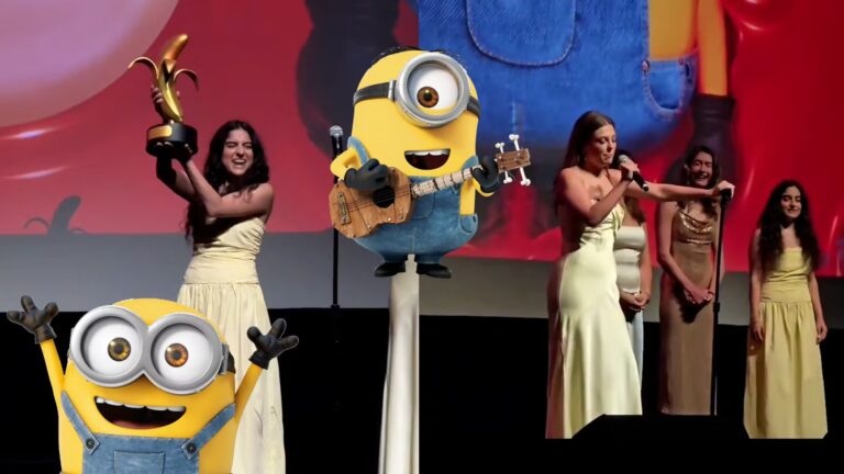 Concours de chant en langue Minion lors de l’avant-première du film « Des Minions et des monstres »