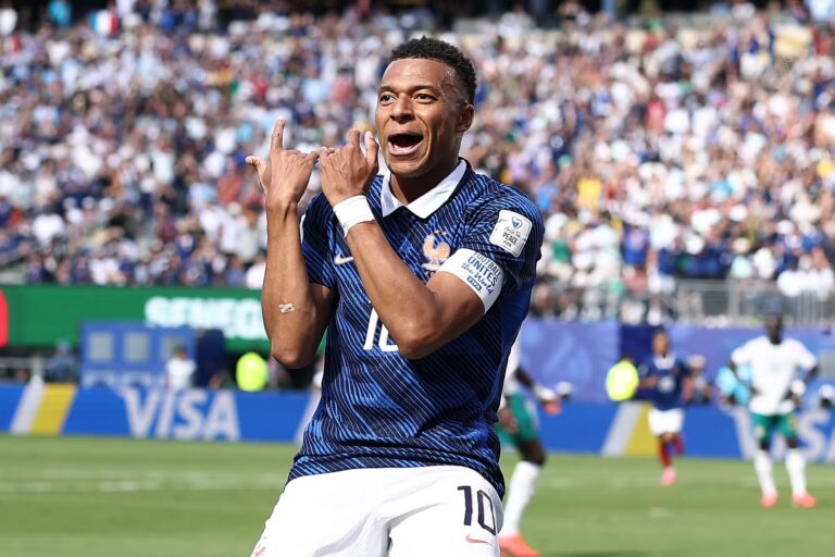 Mbappé répond aux critiques tandis qu’Infantino utilise un jet privé pour la Coupe du Monde