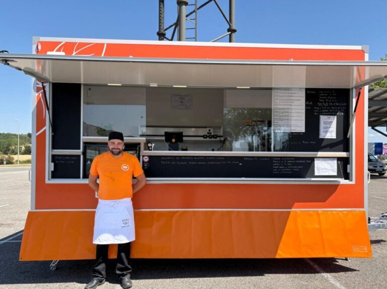 Une remorque à pizzas s’installe à Castelnaudary en privilégiant les produits locaux.