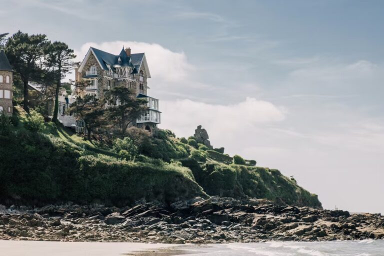Quatre destinations européennes recommandées pour les vacances de la Toussaint