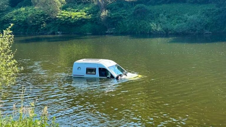 Bollendorf : une femme et son chien secourus après une chute dans la Sûre avec leur voiture