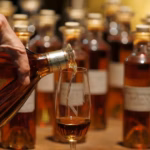 Les droits de douane chinois et américains menacent l&rsquo;industrie du cognac français.