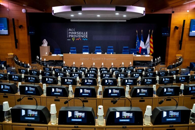Conseil de la Métropole : Réunion à 13h30 pour aborder les enjeux locaux.