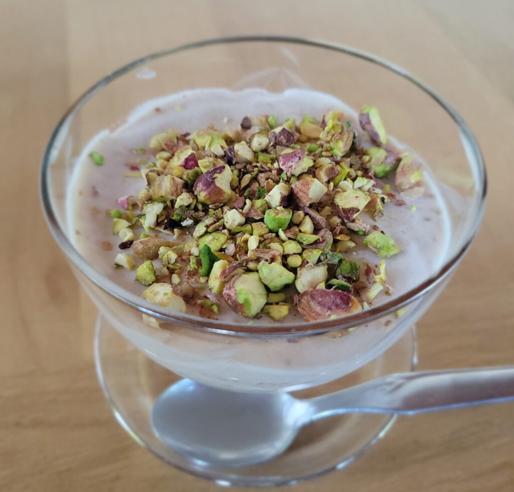 Bavarois à la banane : une recette traditionnelle française revisitée par des chefs locaux