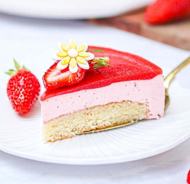 Bavarois aux fraises : une recette de pâtisserie française à succès dans les écoles culinaires.