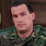 Steven Seagal et Valérie Damidot se rencontrent lors d&rsquo;un événement à Paris.