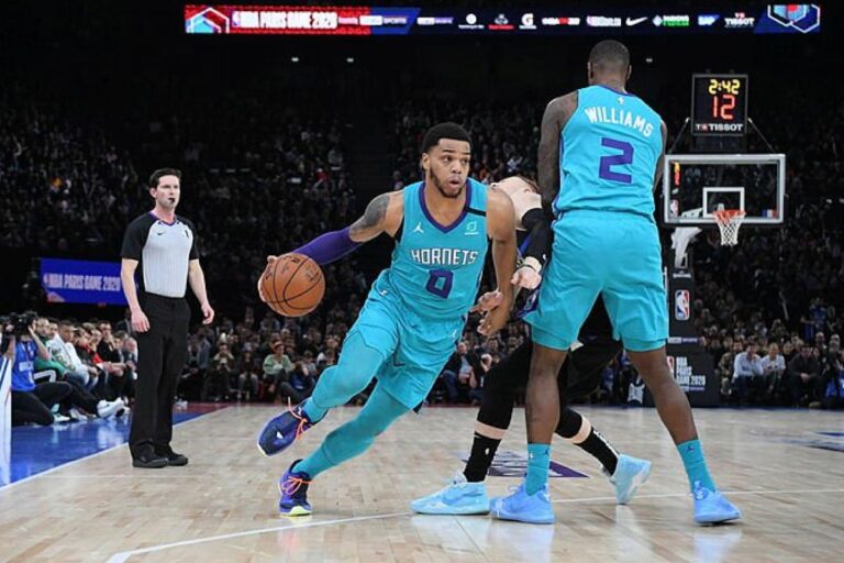 Les Charlotte Hornets échangent Miles Bridges avec les Phoenix Suns.
