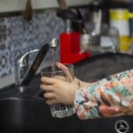 Eaux filtrées plus conformes que celles en bouteille face à la dégradation de l&rsquo;eau du robinet.