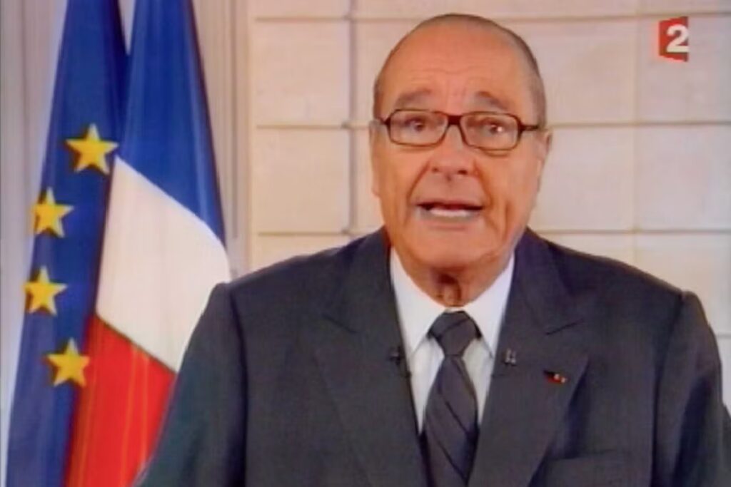 Emeutes de 2005 : Jacques Chirac critique une droite en perte de repères.