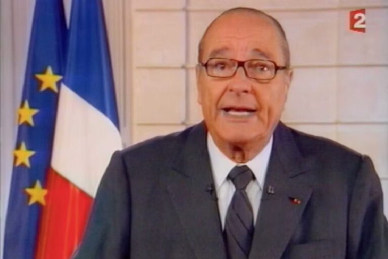 Emeutes de 2005 : Jacques Chirac critique une droite en perte de repères.