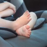 Marseille : un enfant de 2 ans sauvé d&rsquo;une voiture par une passante après une vitre brisée