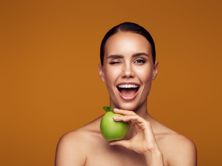 Bambou, pomme et chebula : trois ingrédients naturels pour la routine beauté en France.