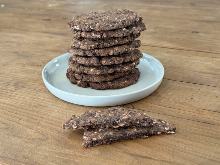 Biscuits sans gluten aux flocons d’avoine et chocolat : une alternative pour les intolérants en France.