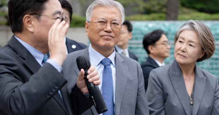 Moon Jae-in, ancien président sud-coréen, se consacre à la librairie et à la promotion du livre.