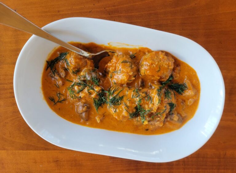 Boulettes de bœuf Stroganov : une recette d’Ottolenghi pour la cuisine moderne