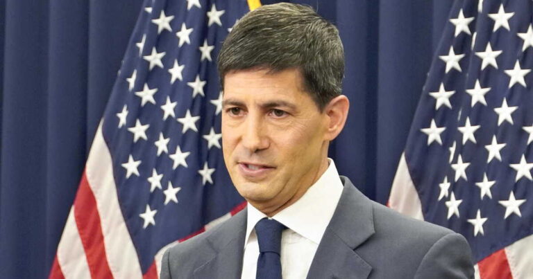 Kevin Warsh, nouveau président de la Fed, suscite des interrogations sur sa stratégie monétaire.