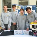 Des adolescents français construisent des robots pour des compétitions internationales.