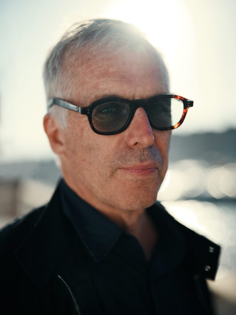 Cannes 2026 : Bruno Dumont présente Les Roches rouges lors d’une rencontre dédiée.