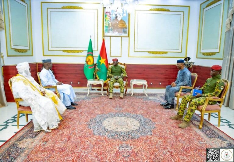 Les présidents des parlements de la Confédération AES s’expriment sur les enjeux avec Ibrahim TRAORÉ.