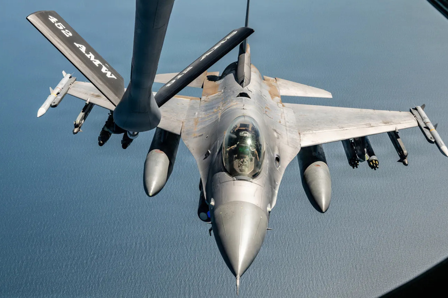 L’armée américaine réduit de 33 % sa flotte d’avions de chasse en Europe.