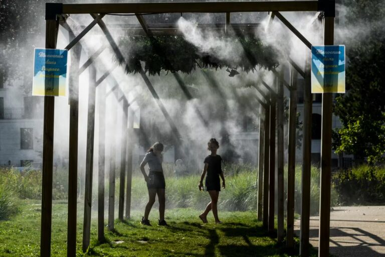 Villes en France : organisation de refuges climatiques dans des lieux publics face à la canicule