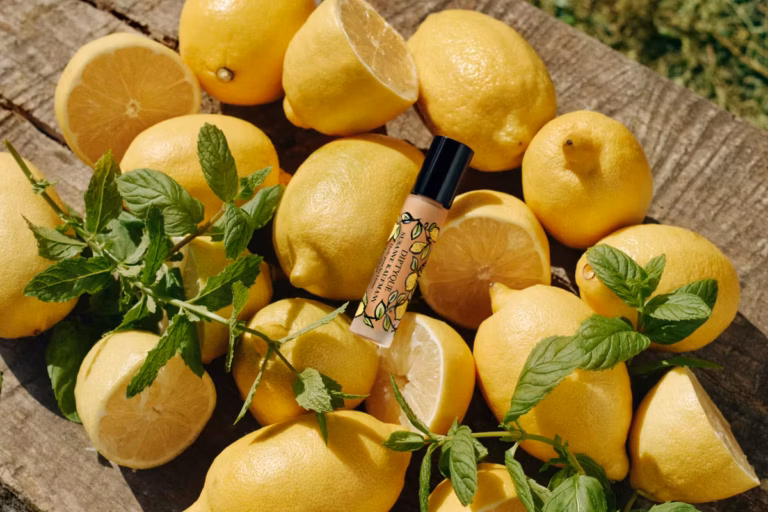 Dior présente une nouvelle collection de maquillage inspirée de la botanique et de Light Blue.