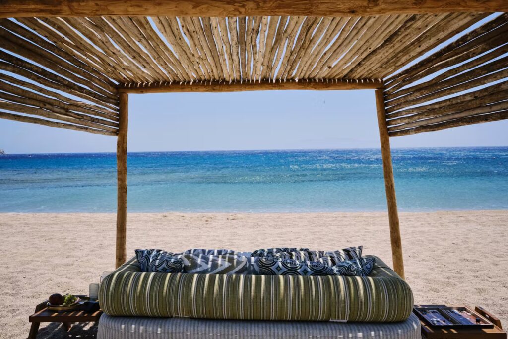Cinq destinations ensoleillées pour prolonger la saison estivale en Europe.