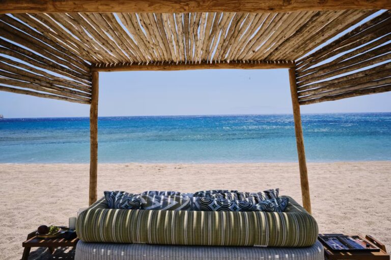 Cinq destinations ensoleillées pour prolonger la saison estivale en Europe.