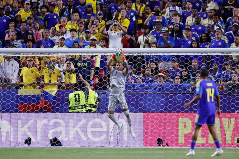 Curaçao enregistre un gardien dans l’histoire, Infantino signe le drapeau russe à la Coupe du Monde.