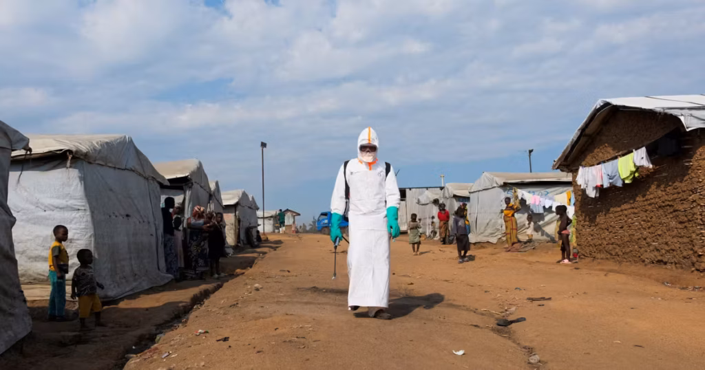Premier cas d’Ebola identifié en France, suivi d’une alerte des autorités sanitaires.