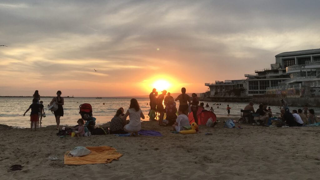 Marseille limite l’accès nocturne à la plage des Catalans en période de canicule