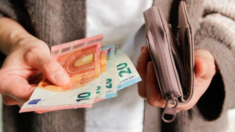 Cagnottes entre amis : disparités de contributions et récurrence des mêmes payeurs