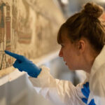 La tapisserie de Bayeux exposée au British Museum sous conditions spécifiques.