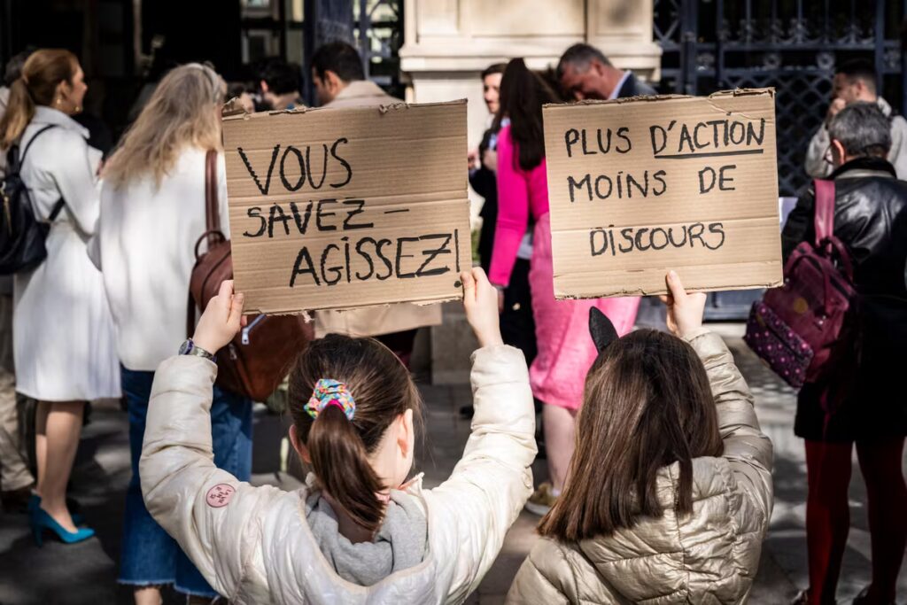 Relaxe d’un animateur périscolaire à Paris suscite la colère des familles concernées