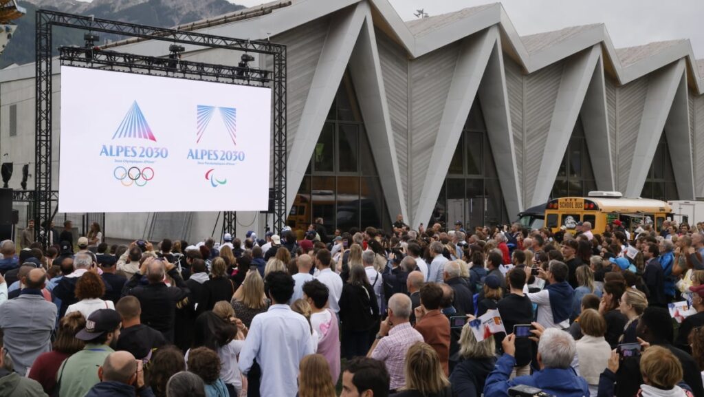 JO Alpes 2030 : Les emblèmes présentés à Briançon devant des centaines de spectateurs