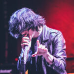 Des chansons générées par IA détectées dans les playlists Spotify et Apple Music.