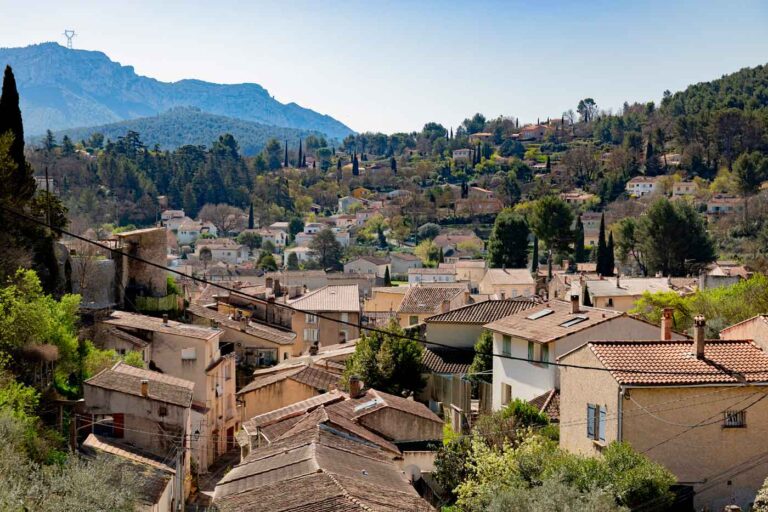 Auriol engage une concertation pour la réhabilitation du centre ancien.