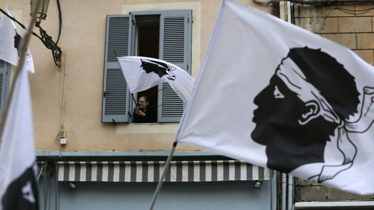 Autonomie de la Corse : enjeux historiques entre la France et l’île de Beauté