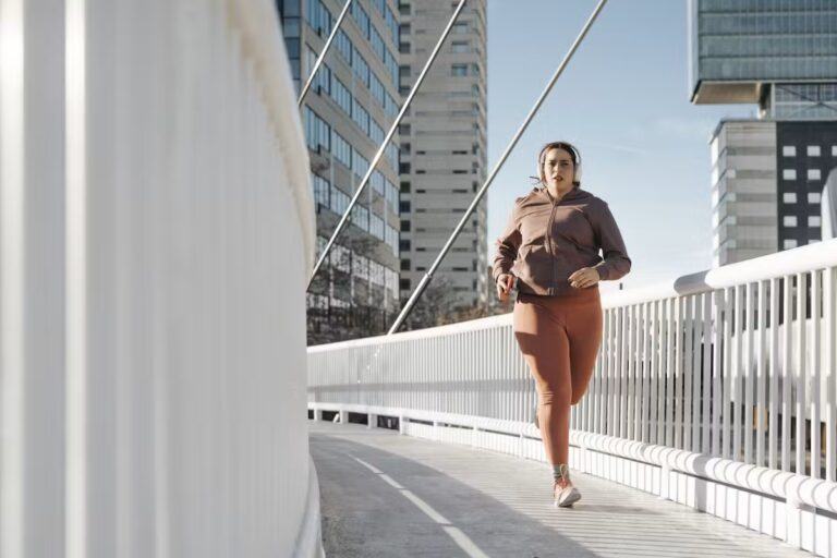 Étude : Jeûne avant le sport favorise une perte de poids plus efficace selon des chercheurs.