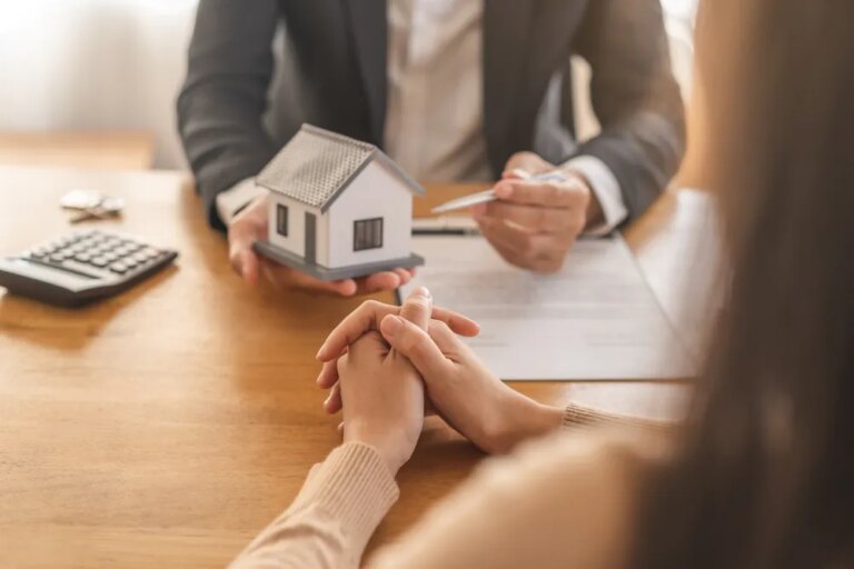 La relation client, enjeu majeur pour le secteur immobilier en France.