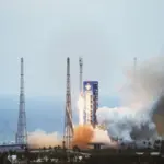 Débris de fusée chinoise menacent Starlink et l&rsquo;ISS avec 100 nouveaux objets en orbite.