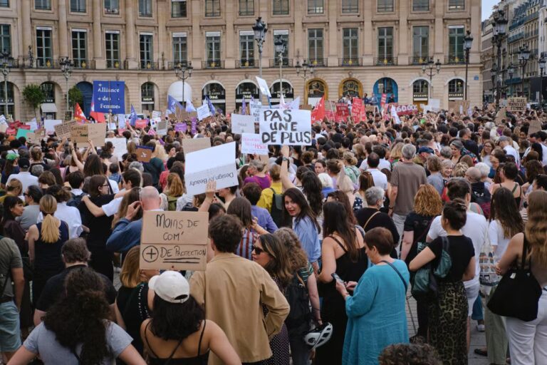 Rassemblement à Paris : appel à la mobilisation après le meurtre de Lyhanna.