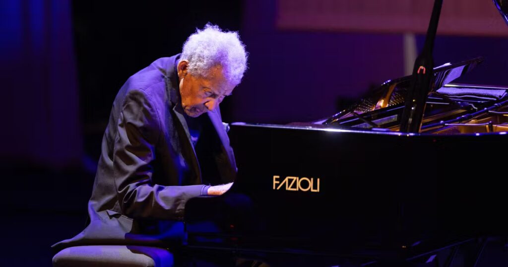 Abdullah Ibrahim évoque la Coupe du monde lors d’un événement au Royaume-Uni, Hongrie et Californie.