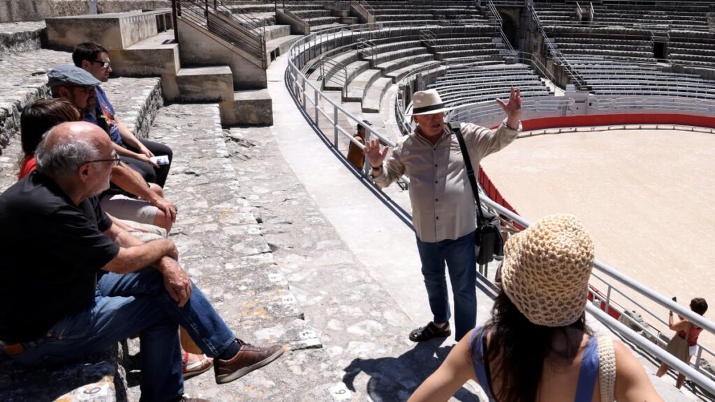 Visite contée de l’amphithéâtre d’Arles lors des journées de l’archéologie.