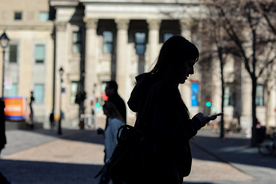 États-Unis et Royaume-Uni : deux études relient le téléphone à la chute de la fécondité