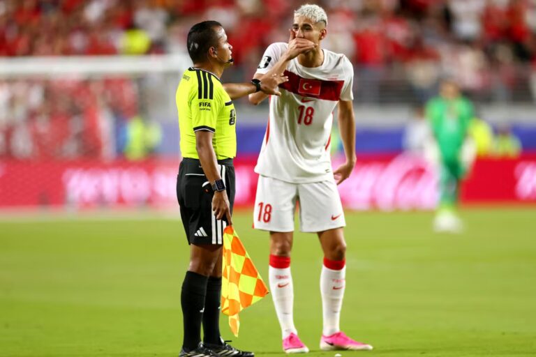 Coupe du Monde : Hakimi sifflé, le Brésil se réveille après le carton rouge pour Bouche Cachée