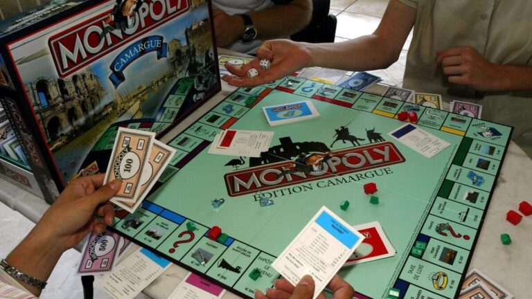Les lieux emblématiques d’Arles disponibles dans une version camarguaise du Monopoly